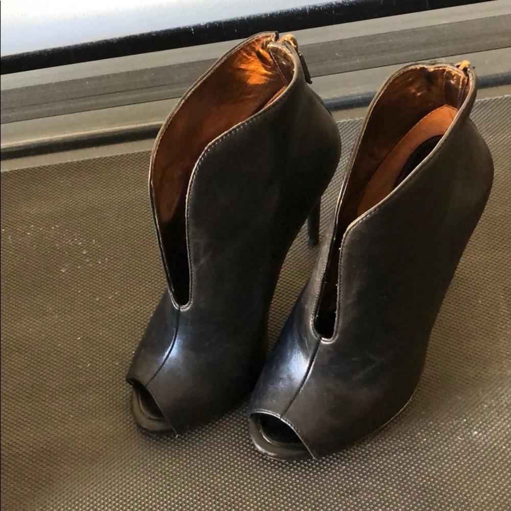 BCBG open toe Booties high heel black size 7B